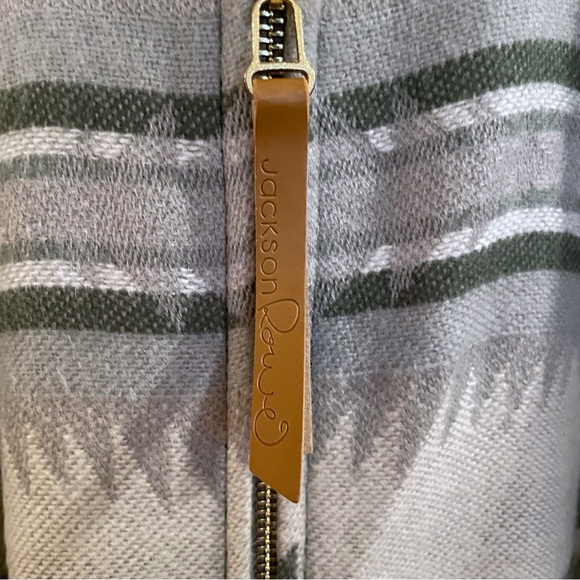 Jackson Rowe Poncho - Picture 3 of 9